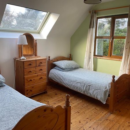 Letterfrack Farm Cottage In Village On A Farm Beside Connemara National Park Buitenkant foto