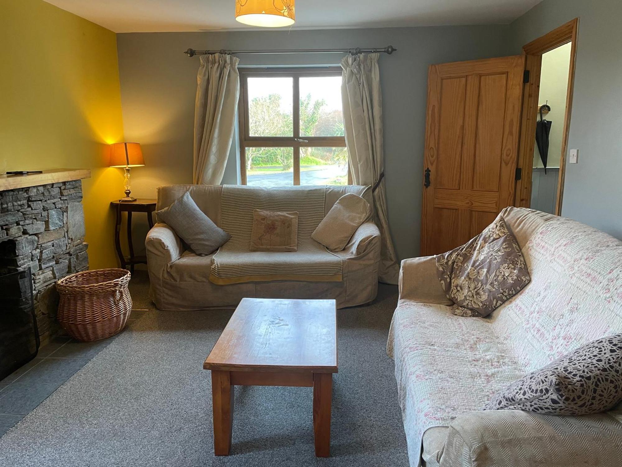 Letterfrack Farm Cottage In Village On A Farm Beside Connemara National Park Buitenkant foto