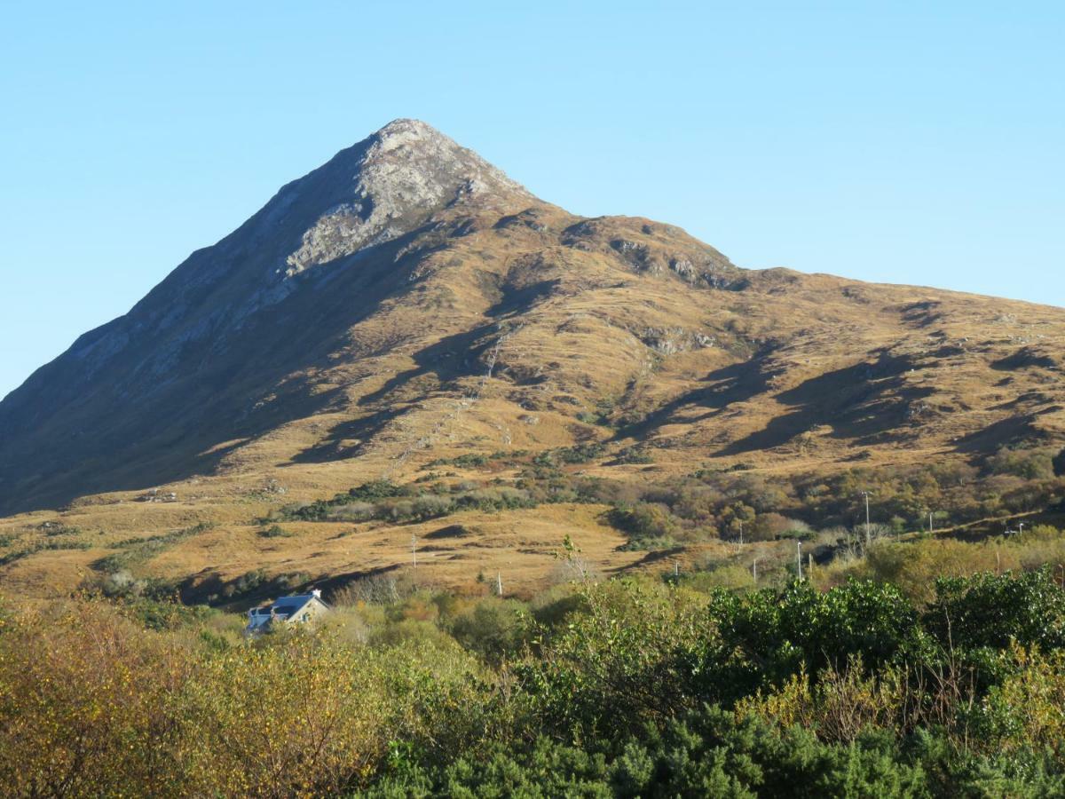 Letterfrack Farm Cottage In Village On A Farm Beside Connemara National Park Buitenkant foto