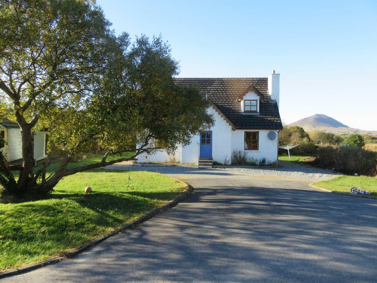 Letterfrack Farm Cottage In Village On A Farm Beside Connemara National Park Buitenkant foto